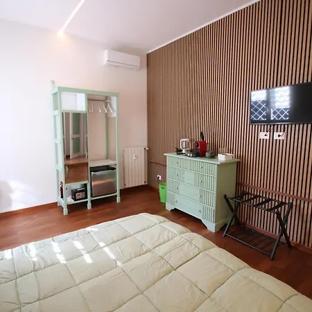 Bed & Breakfast Residenza Savelli 4*